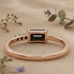 Bague en or rose 14 carats avec diamants noirs baguette, bague minimaliste empilable, bijoux fins pour femmes, cadeau - Product Image 3