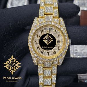 นาฬิกาข้อมือผู้หญิง Pahal Jewels หรูหรา ตัวเรือนสแตนเลสสตีลสีทอง ประดับเพชร หน้าปัดแซฟไฟร์ทรงกลมขนาด 40 มม. สายแบบพับได้ - Product Image 5