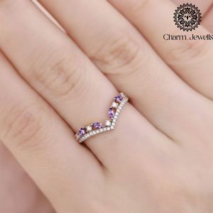 แหวนมอสซาไนต์ชุบทอง 18K สำหรับผู้หญิงจาก Charm_Jewells ดีไซน์เรขาคณิตประดับเพชรแบบโรแมนติก เหมาะสำหรับเป็นแหวนหมั้น - Product Image 5
