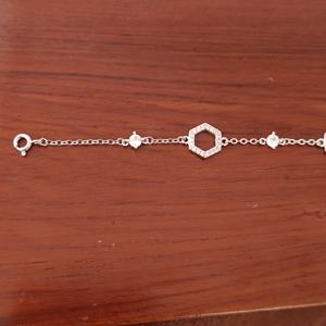 Bracelet hexagonal pour femme avec micro-pavé CZ, chaîne géométrique minimaliste - Cadeau - Product Image 4
