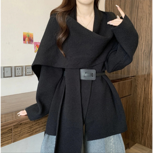 Cardigan en tricot noir avec détail écharpe Totem Leem et écharpe asymétrique drapée à la mode coréenne avec boucle - Product Image 3