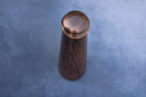 Botella Piramidal de Cobre con Tallado Antiguo (Cruzado) - Product Image 4