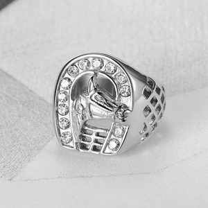 Bague de créateur en or et argent avec diamant Moissanite, style luxe Hip Hop Bling, pour le quotidien, les soirées, la mode et le style urbain. - Product Image 2