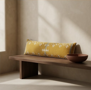 Cojín Largo Amarillo Terracota y Crema con Patrón Geométrico, Cojín Decorativo para Sala de Estar, Sillón y Sofá, 120x29 CM - Product Image 1