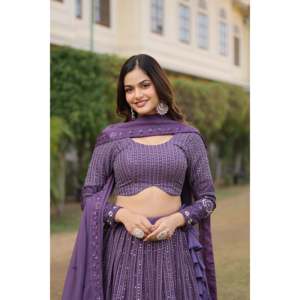 Lehenga Choli traditionnel pour femmes en faux georgette avec de lourds sequins brodés, couleur violet, évacuation de l'humidité, occasion de mariage - Product Image 3