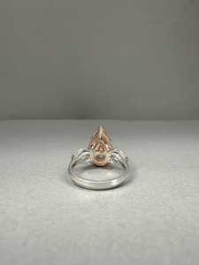 Anillo de tres piedras con diamante de corte pera de 3.01 CT, rosa de fantasía, cultivado en laboratorio, para mujer, en oro blanco de 14K, regalo de compromiso para novias. - Product Image 3