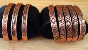 Oferta Especial: Brazalete Terapéutico de Cobre Pulido para Alivio del Dolor de Artritis, con Diseño Retorcido y Grabado para la Sanación y el Bienestar - Product Image 6