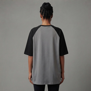 Camiseta de mujer OEM/ODM 100% algodón 220GSM, corte holgado, con logo impreso en serigrafía personalizada, cuello redondo, de alta calidad. - Product Image 6