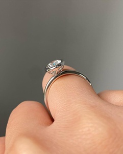 Bague de fiançailles à sertissage ovale - Bague solitaire en diamant de laboratoire personnalisé de 2 carats : Or blanc 14 carats certifié IGI - Product Image 3