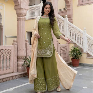 Ensemble Sharara en soie GMY lourde, fait main, moderne, ethnique, orné de sequins, fluide, pour toutes les occasions : Printemps, Diwali, Été, Automne, Fêtes et Mariages - Product Image 1