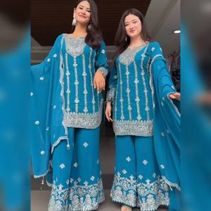 Ensemble de robe traditionnelle indienne et pakistanaise pour femmes, bleue, brodée, longueur cheville, coupe ample, tenue de mariage, en polyester - Product Image 1