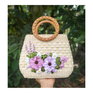 Sac à main bohème en paille avec embellissement floral, décor rose, mini sac fourre-tout d'été pour femme, ouvert avec poignée supérieure - Product Image 5