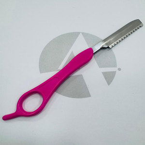 Navaja de acero inoxidable para dar forma al cabello con mango rosa brillante para corte y texturizado profesional en salones de belleza - Product Image 1
