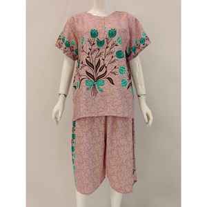 ชุดนอนผ้าเรยอนสำหรับผู้หญิง, ชุดนอนผ้าเรยอนน่ารักหวานยาวถึงเข่าพร้อมแขนสั้นเอวยางยืด - Product Image 1