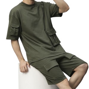 2026 เสื้อยืดคาร์โก้สีเขียวสำหรับผู้ชายดีไซน์ใหม่และกางเกงขาสั้นมีกระเป๋าชุดสองชิ้นชุดลำลองสไตล์สตรีทแวร์ขนาดใหญ่คุณภาพสูง - Product Image 4