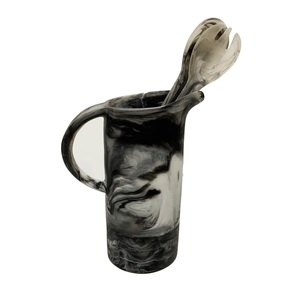 Pichet Classique en Résine avec Poignée, Design Marbré Noir et Blanc, Pot à Eau, Bouilloire, Non Toxique, Écologique, Compatible Lave-Vaisselle - Product Image 1