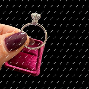 Bague la plus vendue pour femmes, avec un éclat brillant, idéale pour les mariages, les fiançailles et les soirées. Disponible pour l'exportation, prix depuis l'Inde. - Product Image 4