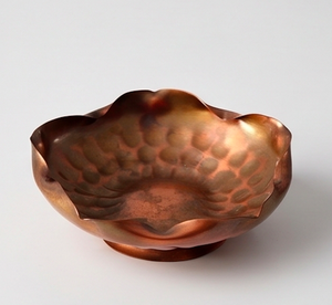 Cuenco de cobre hecho a mano con diseño Wabi Sabi, metal pulido, perfecto para uso como vajilla, en el hogar, hoteles y como regalo. - Product Image 1