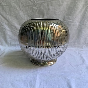 Jardinière élégante en métal massif fait à la main en aluminium fonte brute matériau lourd jardinière en métal décoration de la maison pour les meilleures ventes - Product Image 1