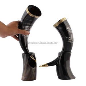 Jarra Vikinga Hecha a Mano, Impermeable, de Cuerno Natural Premium para Cerveza, Sidra y Cerveza Alemana - Product Image 1