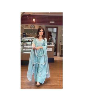 Ensemble Salwar Gown Premium Mal Chandari brodé réversible avec Dupatta en Soie FENDY, à manches longues, motif Kali, coupe évasée, pour soirée - Product Image 1