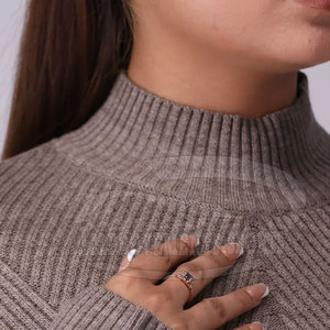 ลดราคาจากโรงงานโดยตรง! เสื้อสเวตเตอร์ผ้าฝ้ายสำหรับผู้หญิงดีไซน์ตามสั่งสไตล์ลำลองพร้อมโลโก้ด้านหน้าสำหรับฤดูหนาว - Product Image 5