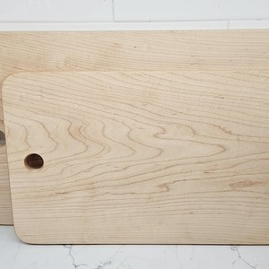 Juego de 3 tablas de cortar de madera de acacia con borde festoneado, bandeja decorativa ondulada para servir charcutería, para decoración de cocina estilo rústico. - Product Image 1