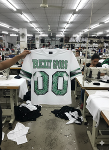 เสื้อยืดคอกลมแขนสั้น พิมพ์ลายสกรีนตามสั่ง เนื้อผ้าหนา 100% คอตตอน ทรงโอเวอร์ไซส์ สตรีทแวร์ ทรงหลวม - Product Image 1