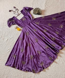 Vestido Midi Morado de Rayón con Bordado de Mariposa Dorada, Elegante, Informal para Mujer, Estilo India Pakistán 86779 SHREE TEX- ST - 241 - Product Image 3