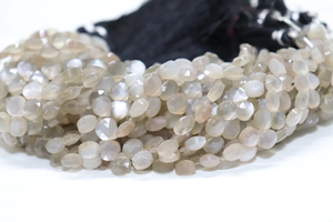 Vente en gros de perles en forme de cœur à facettes en pierre de lune grise 6-7mm 8 pouces pierre naturelle taillée sur le côté pour la fabrication de bijoux - Product Image 2