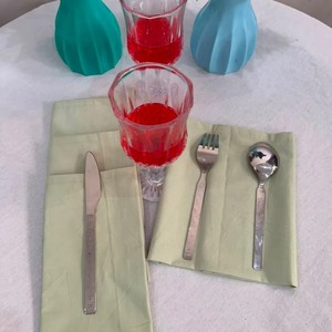 Serviettes de table en coton uni faites à la main, minimalistes, 16x16 pouces, réutilisables et écologiques pour la décoration de mariage moderne - Product Image 6