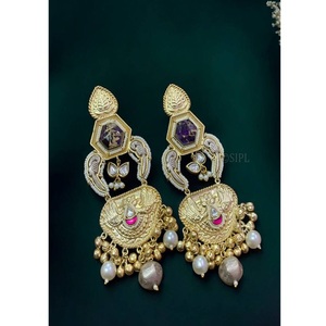 Hermosos pendientes de candelabro hexagonales chapados en oro de primera calidad con amatistas y perlas para mujer, estilo vintage para boda. - Product Image 1