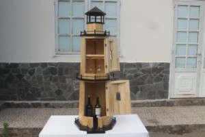 Étagère en bois massif faite à la main - LAMPSAROUGE AVEC BAR À VIN - Meubles de salon nautiques modernes - Product Image 4