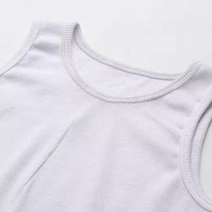 Top corto básico de algodón de moda para usar en capas, elástico y sin mangas para un estilo sin esfuerzo. - Product Image 6