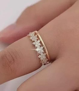Anillo Floral de Doble Banda con Diamante Redondo Cultivado en Laboratorio en Oro Sólido de 14k, un Regalo Elegante para Mujeres, Ideal para Bodas, Aniversarios y Fiestas - Product Image 3