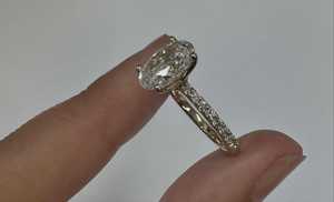 Anillo de compromiso de oro macizo de 14K y 18K con diamante de laboratorio ovalado de 2.50 quilates, engaste pavé, solitario clásico, para mujer, uso diario - Product Image 3