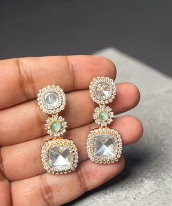 Pendientes Clásicos de Primera Calidad con Piedras Chapadas en Oro para Mujeres y Niñas, Regalo para Bodas, Compromisos y Fiestas - Product Image 2