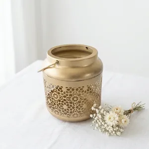 Farol de Hierro Dorado de Diseño Artesanal con Patrón Cortado a Láser, Portavelas Modelo L719 para Decoración del Hogar y Bodas - Product Image 1