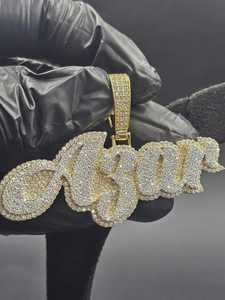 จี้เพชรโมอิสซาไนต์ VVS แบบกำหนดเอง สไตล์ฮิปฮอป พร้อมตัวอักษรชื่อ  ผ่านการทดสอบเพชร  จี้เงินแท้ 925 สไตล์ฮิปฮอป - Product Image 2