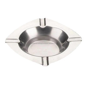 Cenicero de metal de forma redonda para fumar cigarrillos con Cenicero de aluminio con acabado pulido para uso personal. - Product Image 1