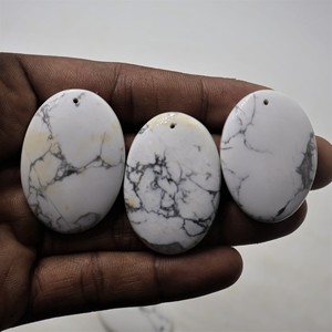 Piedra preciosa natural de cabujón de howlita de la mejor calidad seleccionada para la fabricación perfecta de joyas, cabinas pulidas a mano, piedra natal - Product Image 1