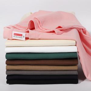 Camiseta de Doble Hilo de 220g con Logotipo Personalizado, 100% Algodón Orgánico, Corte Regular, Unisex, Diseño Simple y Moderno - Product Image 2