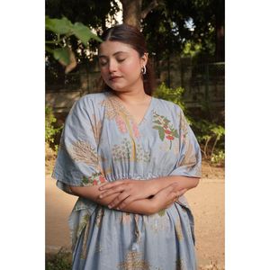 เสื้อคลุมกันแดดสีเทาสกายปาล์มคาฟตัน - Product Image 4