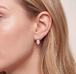 Boucles d'oreilles pendantes opulentes en or rose 9 carats avec diamants de laboratoire taille bouclier et ovale de 5,23 CTW - Product Image 3