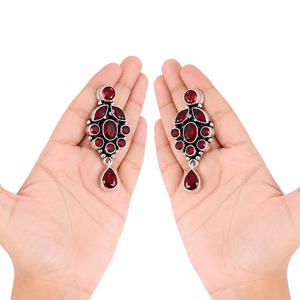 Vente en gros de boucles d'oreilles pendantes en améthyste plaquées argent ARTS JEWELS |   Boucles d'oreilles pendantes bohèmes avec pierres précieuses pour soirée |   Bijoux indiens - Product Image 4
