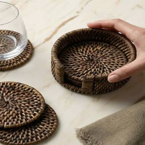 Juego de posavasos redondos de ratán natural tejido a mano con soporte, disponible a precios de mayorista. - Product Image 3