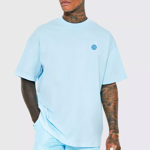 T-shirt oversize exclusif pour homme, coupe décontractée et ample, design streetwear contemporain, tissu en coton doux, confortable pour tous les jours - Product Image 1