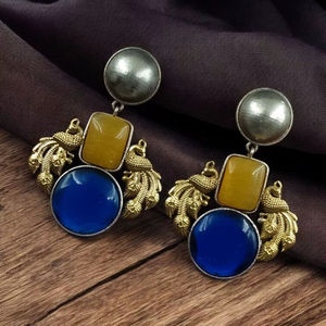 ต่างหูทองเหลืองสตูดิโอแฟชั่นหรูหรา OM ต่างหูชุบเงินน้ำหนักเบาอเนกประสงค์อินเดียแบบดั้งเดิมแขวนออกซิไดซ์ - Product Image 1