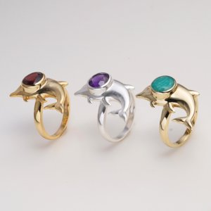 Bague Moku en laiton avec pierre précieuse, motif dauphin, amazonite verte, sertie clos, électroplaquée, ajustable, style glamour inspiré de l'océan - Product Image 2