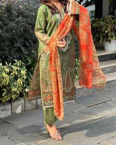 Conjunto de Salwar Kameez de Lujo en Georgette para Vino, con Bordado Pesado de Imitación de Espejo, Kurta Recta y Pantalón, para Fiestas Indias y Pakistaníes - Product Image 2